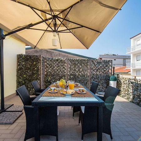 Altido Apt For 8 With Huge Terrace In Old Town Of Viareggio Buitenkant foto