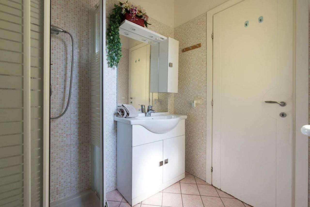 Altido Apt For 8 With Huge Terrace In Old Town Of Viareggio Buitenkant foto