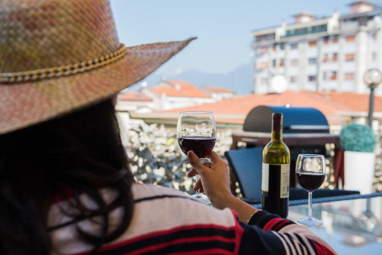 Altido Apt For 8 With Huge Terrace In Old Town Of Viareggio Buitenkant foto