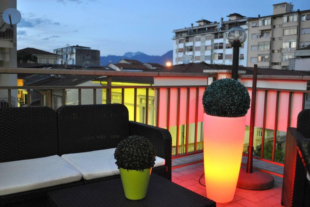 Altido Apt For 8 With Huge Terrace In Old Town Of Viareggio Buitenkant foto